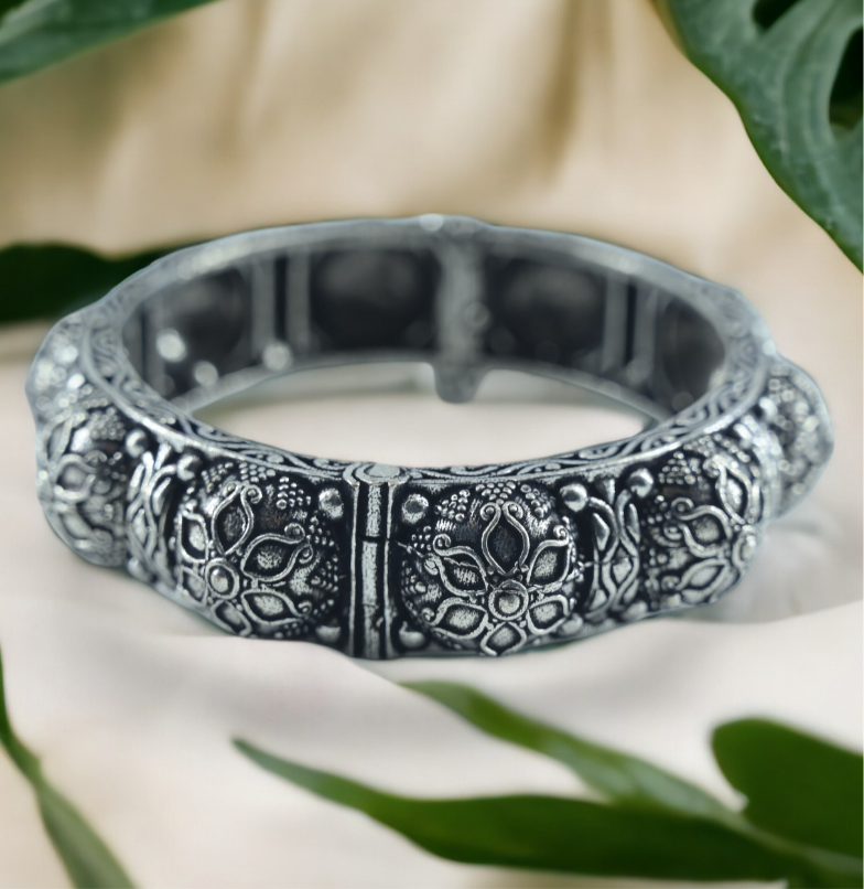 Flower Oxidised Bangle