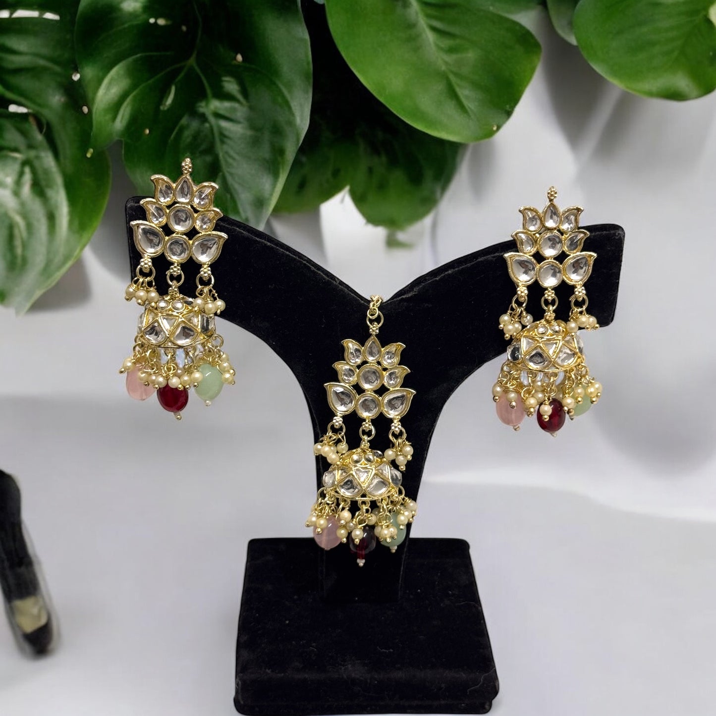 Kundan Necklace Set with Mangtikka