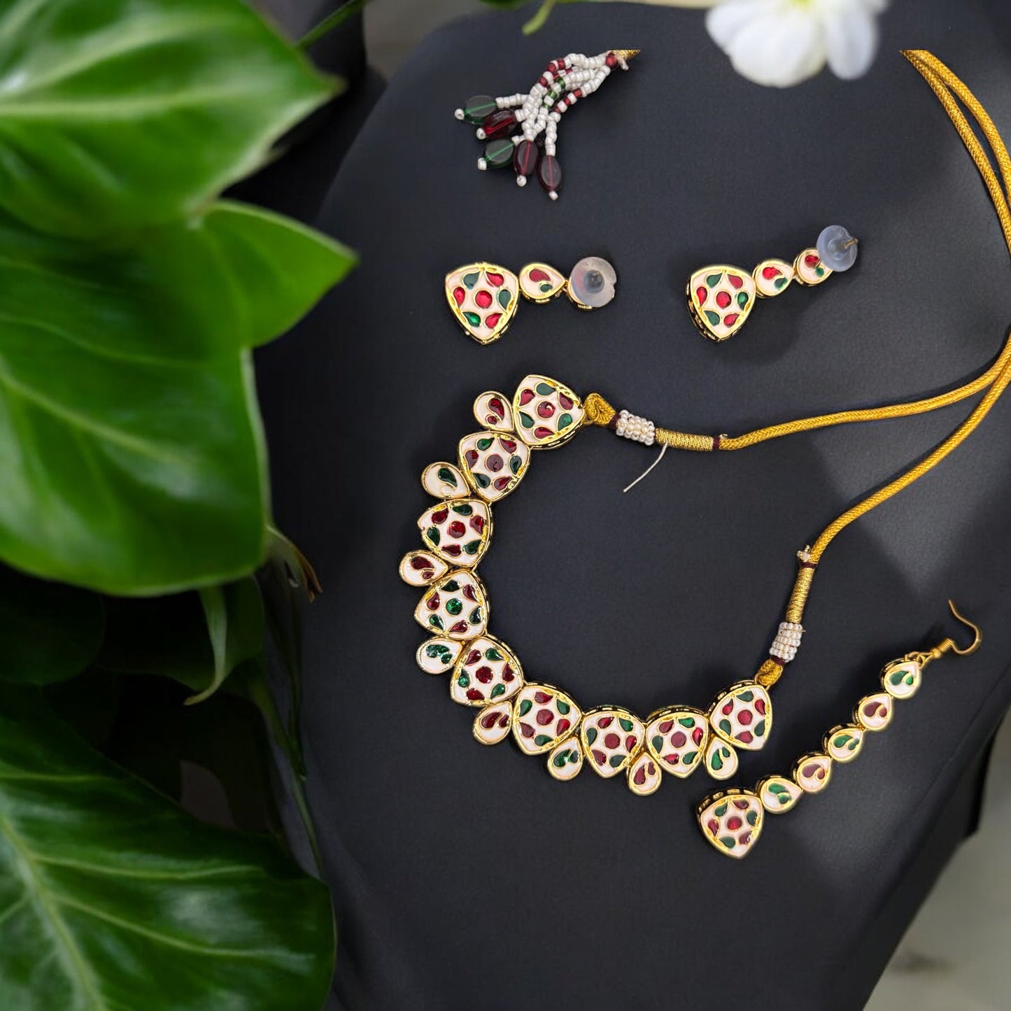 Single Layered Kundan Necklace Set